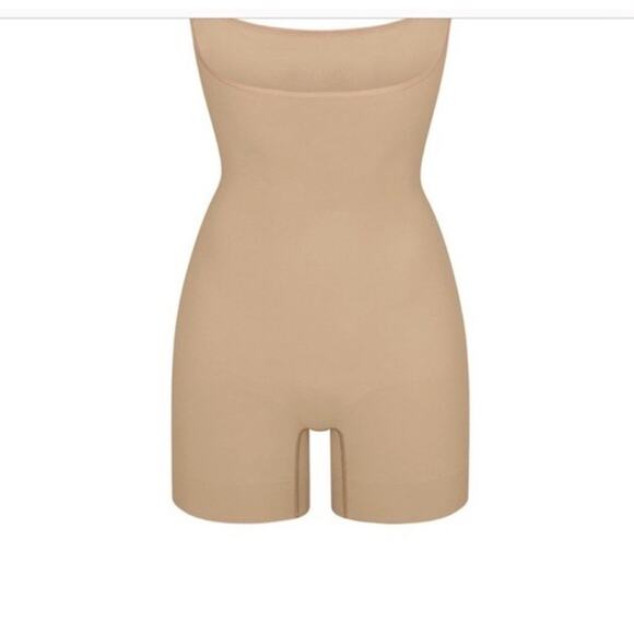 Skims Seamless Sculpt Open Bust Shortie Size XS Nude NEW $80 - Picture 3 of 12